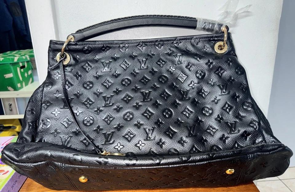 Precioso Bolso de Mano Louis Vuitton Artsy MM Infini Azul Medianoche Empreinte Cuero Foto 2 de 4