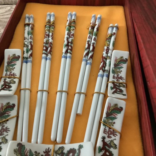 5 paia di bacchette e poggiapiedi in porcellana con design a fiori Premier set confezione regalo nuovo - Foto 2 di 4