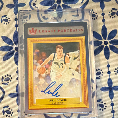 Panini Luka Dončić 2021-22 Court Kings Legacy Portraits Auto LP-LDC 37/49