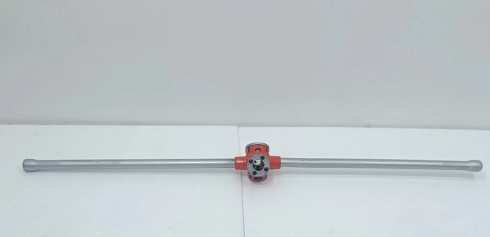 RIDGID 30-A 3-WAY 3/8 , 1/2 , 3/4 PIPE THREADER HAND HELD THREADER WITH HANDLES - Image 2 of 4