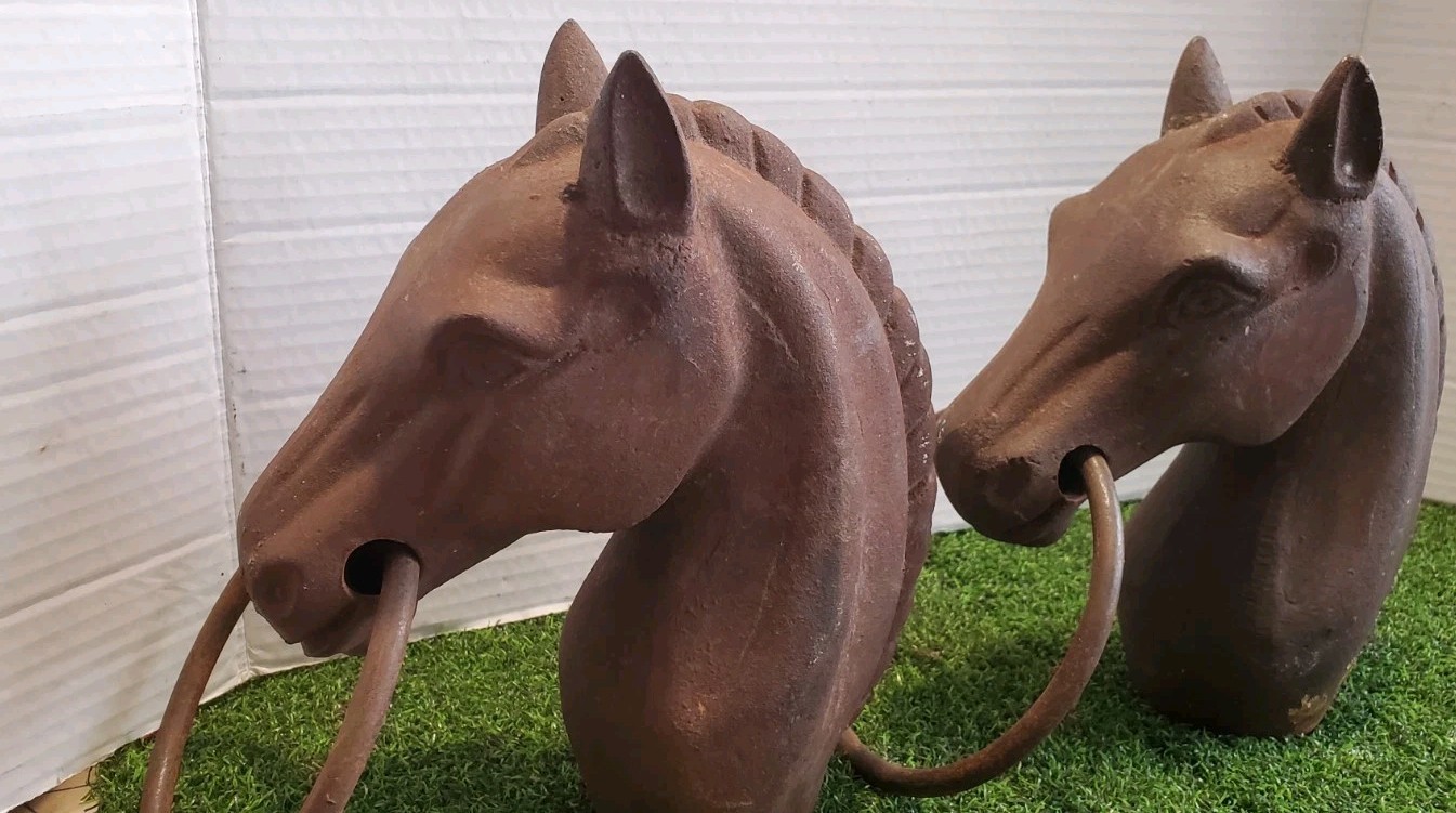 ANTIQUE CAST IRON HORSE HEAD VINTAGE HITCHING POST TOPPER - GREAT PATINA