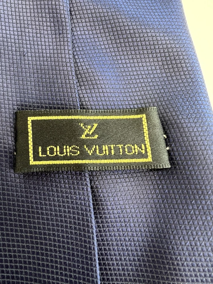 Louis Vuitton Mens Vintage Luxury Navy Blue Silk, Business Casual Tie — 第 3/4 张图片