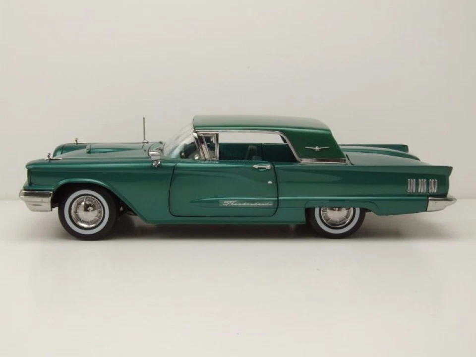 Ford Thunderbird Hard Top 1960 Verde Modellino 1:18 Sun Star - Immagine 3 di 4