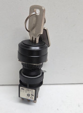 NEW OLD STOCK IDEC 2-POSITION MAINTAINED KEYED SELECTOR SWITCH HA1K-2C2A-2