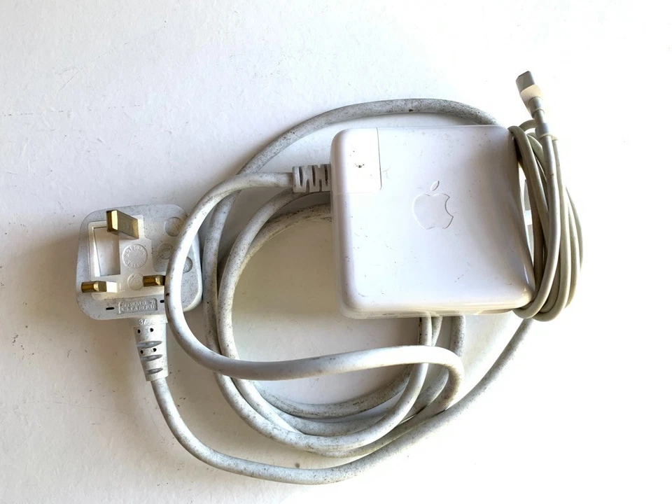 MacBook Pro 15 inch 2.0GHz 4GB RAM 1TB Hard Drive Early 2011 A1286 - Image 2 of 4