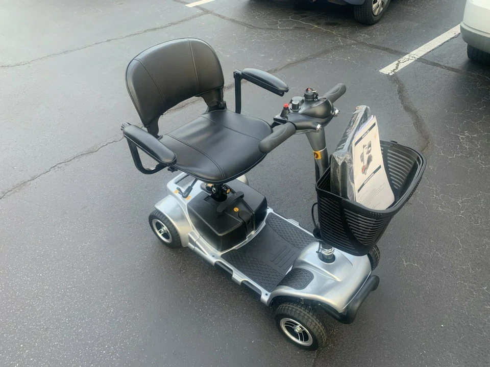 Scooter de 4 ruedas EV Rider MiniRider Lite Power Mobility - (daño en el cojín del asiento) Foto 4 de 4