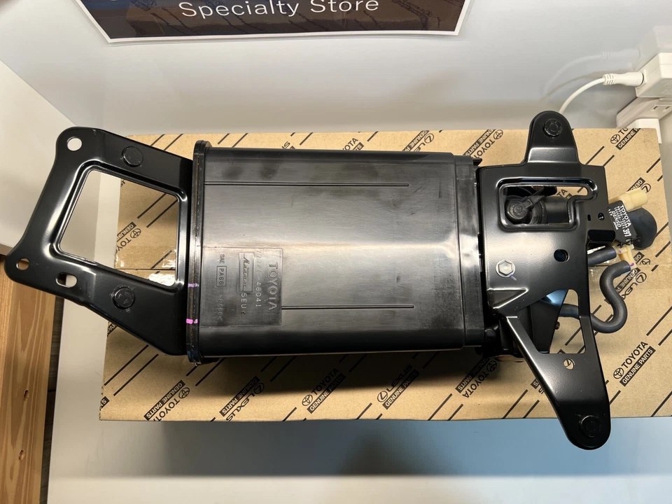 Conjunto de bote de emisiones de carbón genuino Toyota Lexus 99-01 RX300 77740-48041 FABRICANTE DE EQUIPOS ORIGINALES Foto 4 de 4