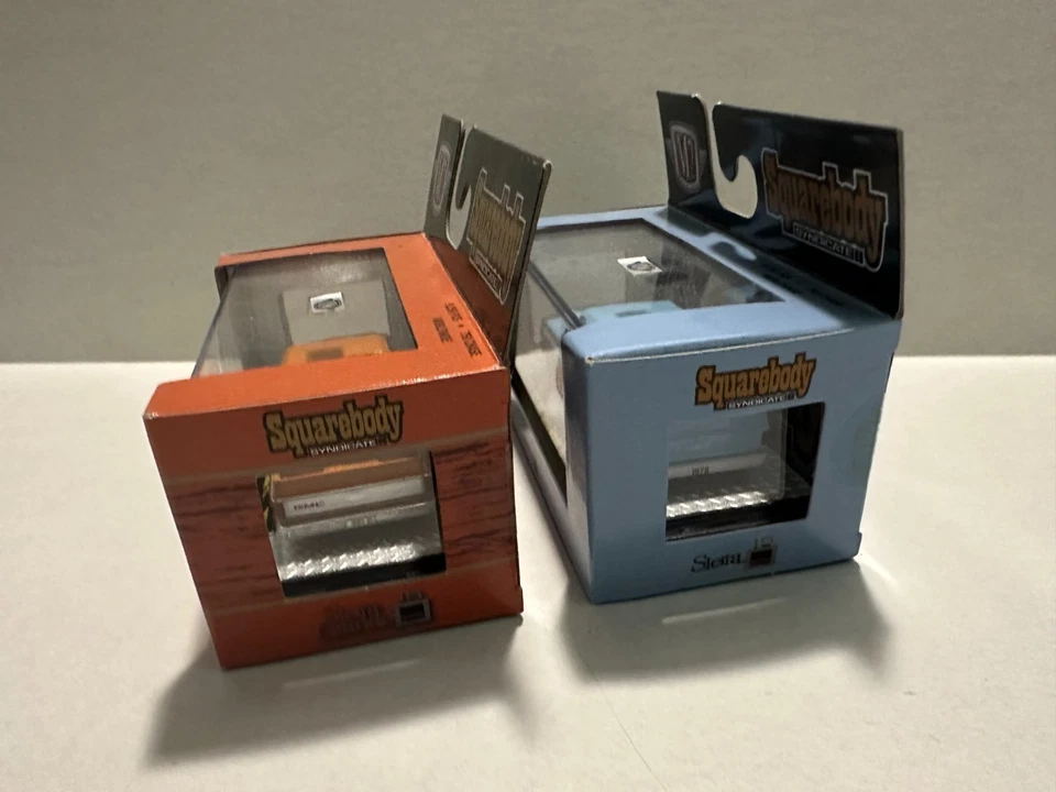 M2 Machines Squarebody Syndicate 1977 & 1978 GMC Sierra Grande 15 Pickup Set - Image 3 of 4