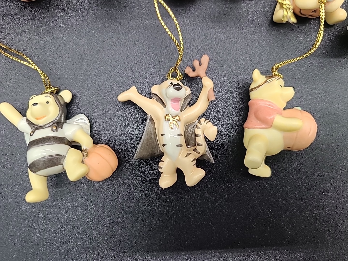 Lenox Disney Winnie "The Pooh Trick Or Treat Tree" w/10 Ornaments Set 