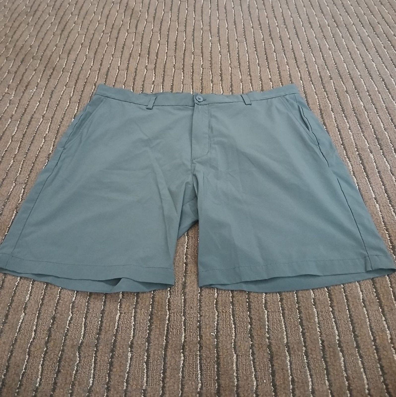 Vineyard Vines Performance Flat Front Gray Breaker Shorts Men's Size 40 Preppy
