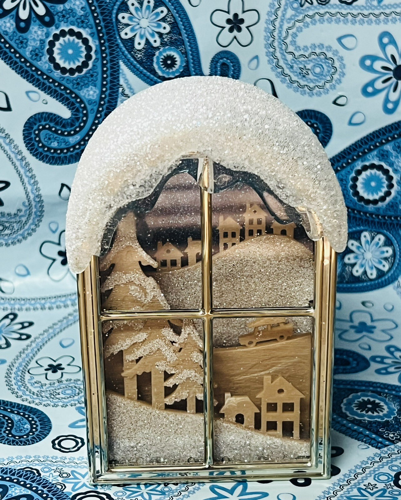 Bath & Body Works Christmas Village Wallflower Plug in-image