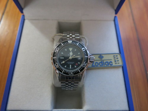 Zodiac Ladies Red Dot (Heuer) Vintage 70's diver Watch w/Original bracelet - Picture 2 of 4