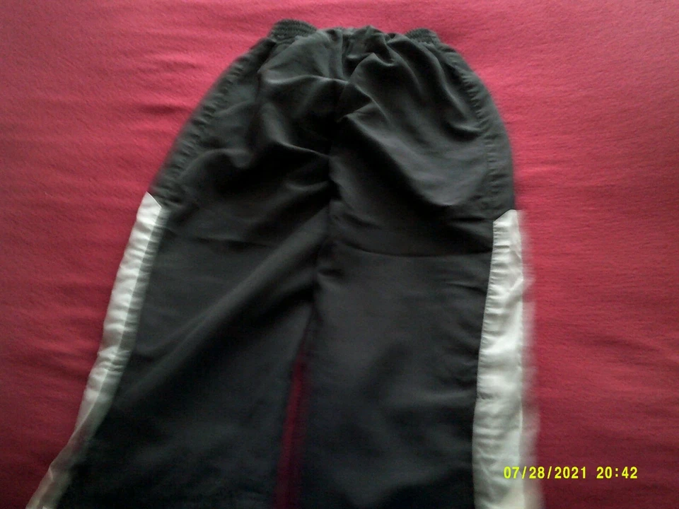 Маленькие черные нейлоновые брюки для мальчиков от Champion - Изображение 2 из 2