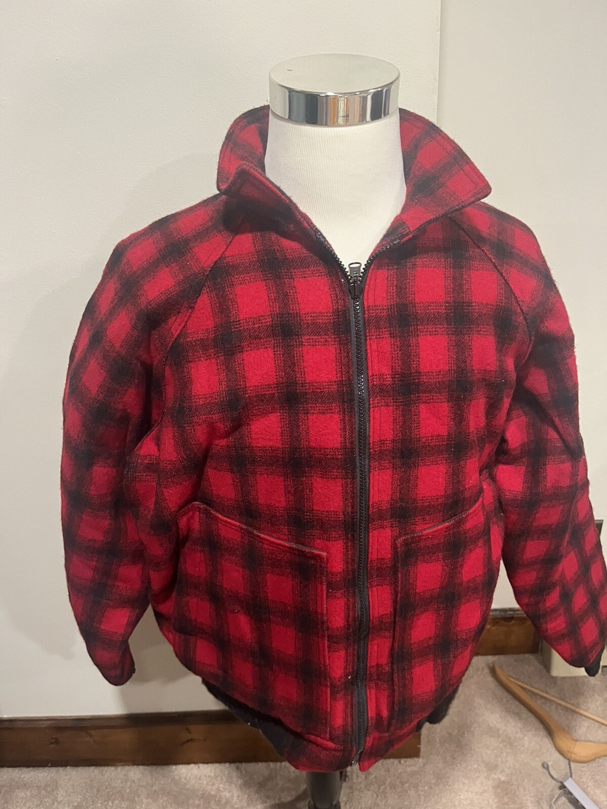 Vintage Woolrich Wool Jacket Red Black Red Plaid Hunting Read size XL