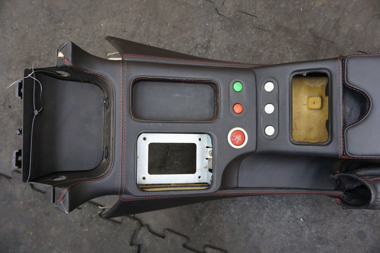 Center Console Assembly LHD USA Black Red Stitch 80539300 Ferrari 612 Scaglietti