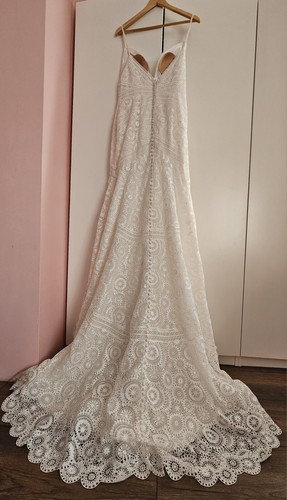 Wedding Dress - Picture 2 of 7