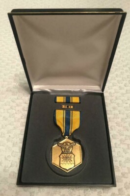 U. S. MERIT MEDAL SET, FULL SET IN DISPLAY BOX