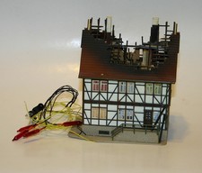 Vollmer 20354 Brennendes Haus - Modellbahn H0 - mit roter Beleuchtung