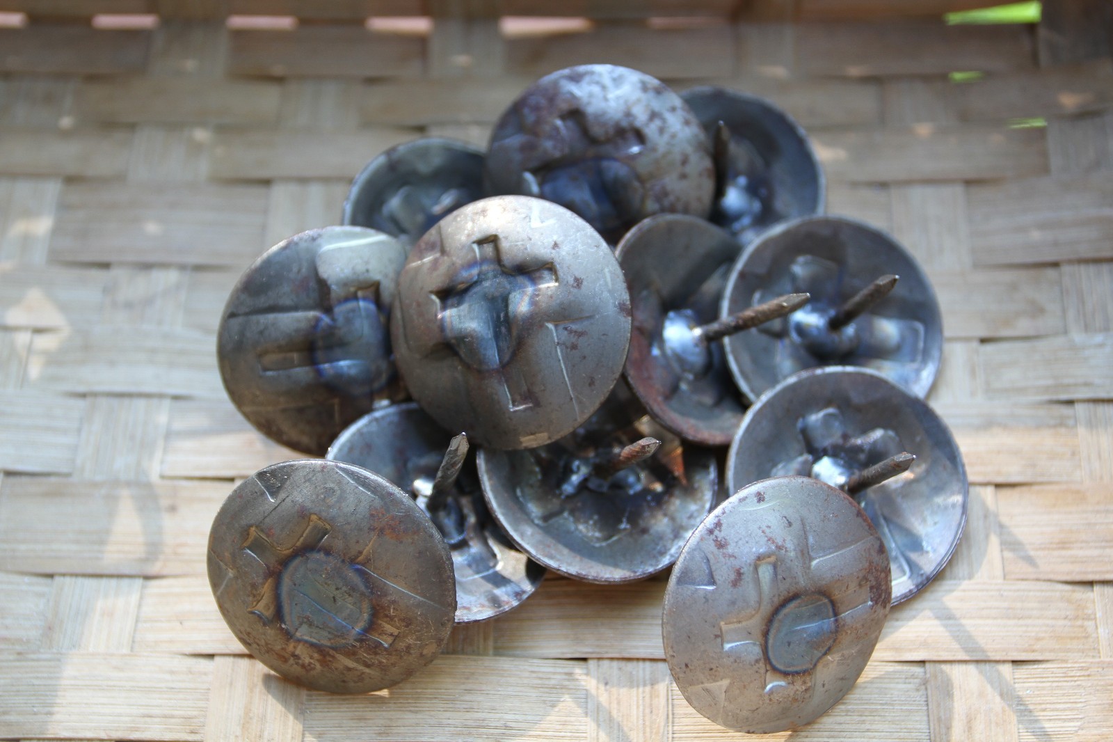 10-Hand Forged CLAVOS,Embedded Cross Detail,Shutter Accents,Cross Decor,CL-RC