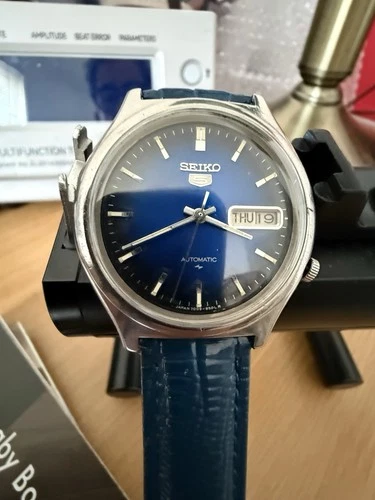 VINTAGE SEIKO 5 AUTOMATIC  WATCH MADE IN JAPAN