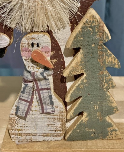 PRIMITIVE LITTLE DISTRESSED WOOD SANTA WITH A TREE & SNOWMAN!!! - Picture 3 of 4