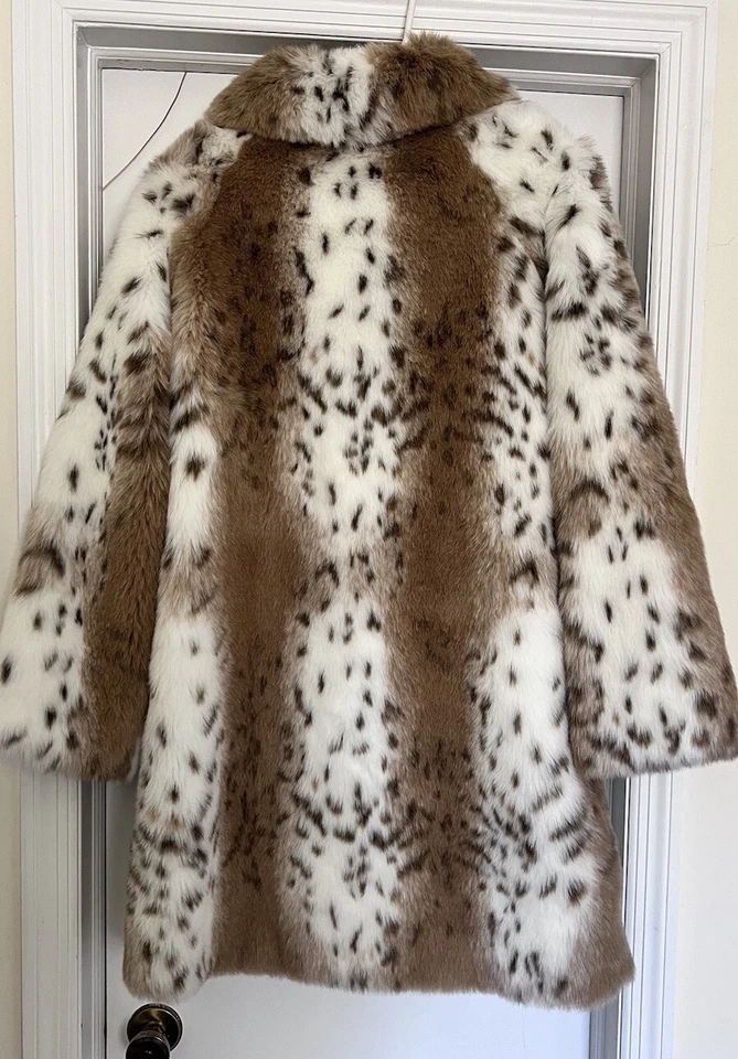 Casaco feminino Pamela McCoy pele sintética estampa animal comprimento médio bolsos - Imagem 2 de 4