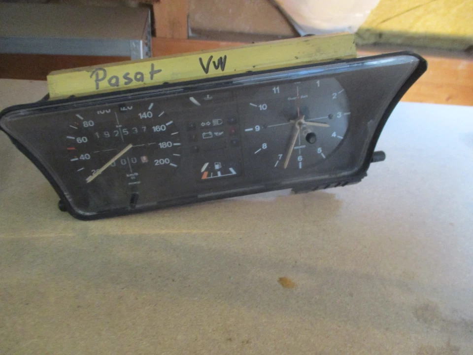 VW Passat B1 B2 Kombiinstrument Tacho Tachometer 200kmh Uhr Tank original VAG - Bild 2 von 4