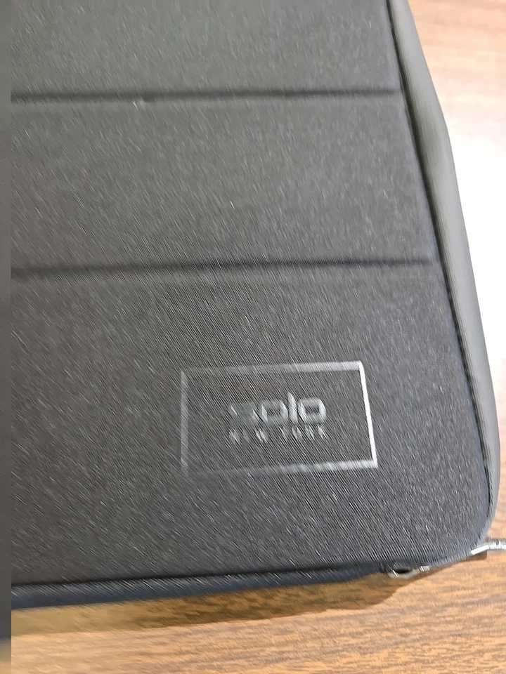 Funda acolchada para portátil Solo New York PRO Ultrabook negra 17,3" Foto 2 de 4