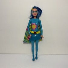 Barbie Princesa Power Makayla 2015 Muñeca Azul Super Brillante Super Hero Conjunto Juguete
