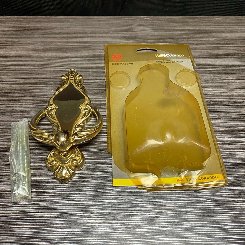 Llamador de puerta de latón fundido acabado liso Valli & Colombo diseño italiano Italia Foto 2 de 4