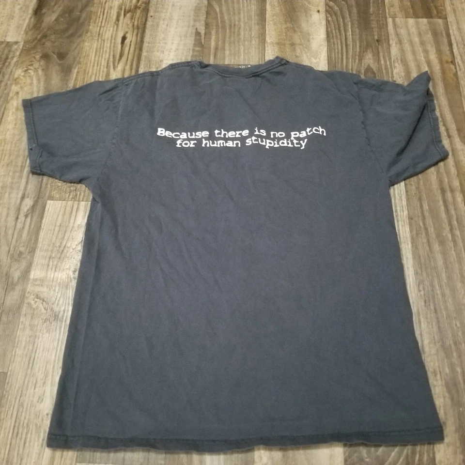 Camiseta preta anos 2000 Y2K JINX tamanho médio cotação especialista em engenharia social - Imagem 4 de 4