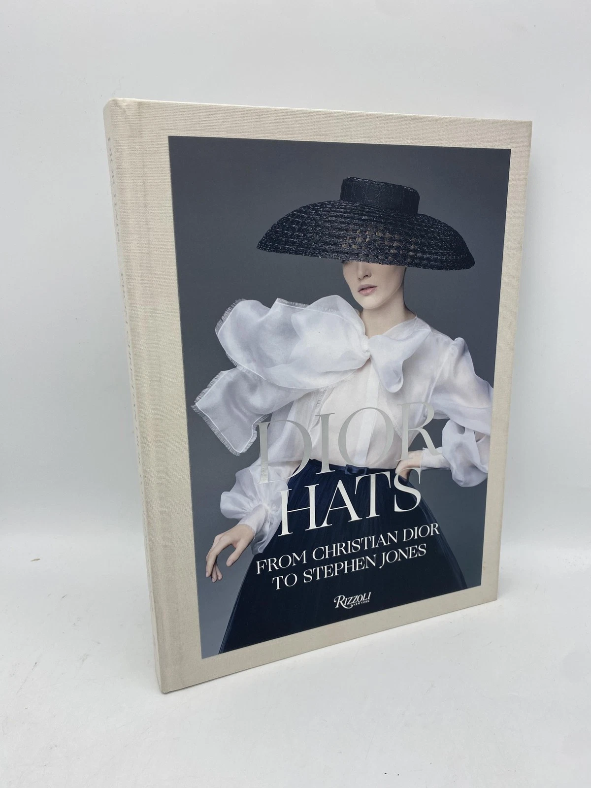 Chapeaux Dior de Christian Dior à Stephen Jones signés Steven Robinson Jones