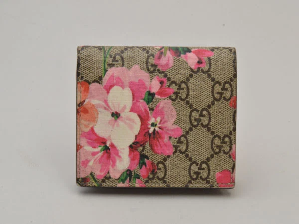 GG Supreme Passport Holder in Beige - Gucci