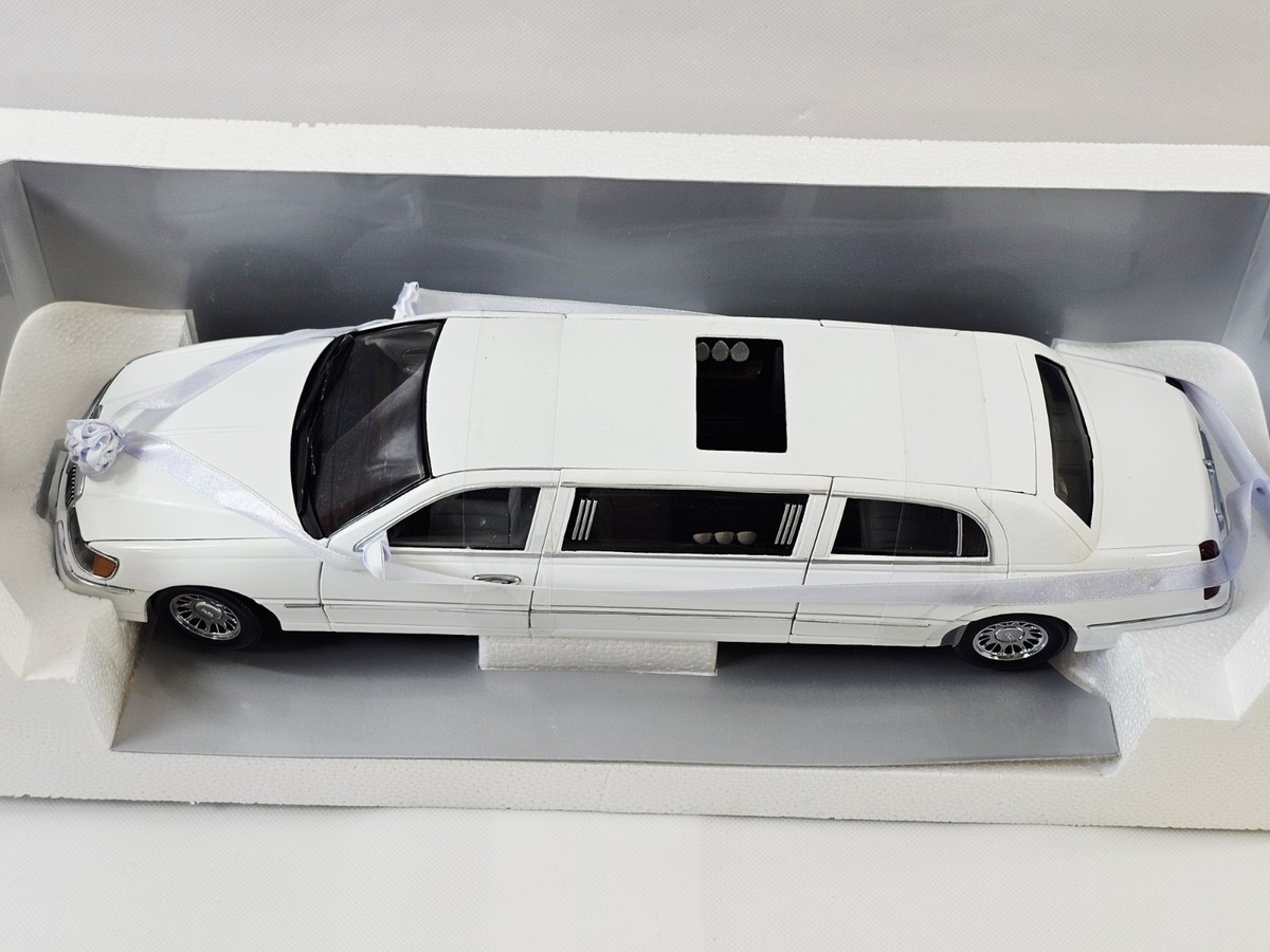 Precision Diecast Lincoln Town Car Wedding Limousine White Stretch