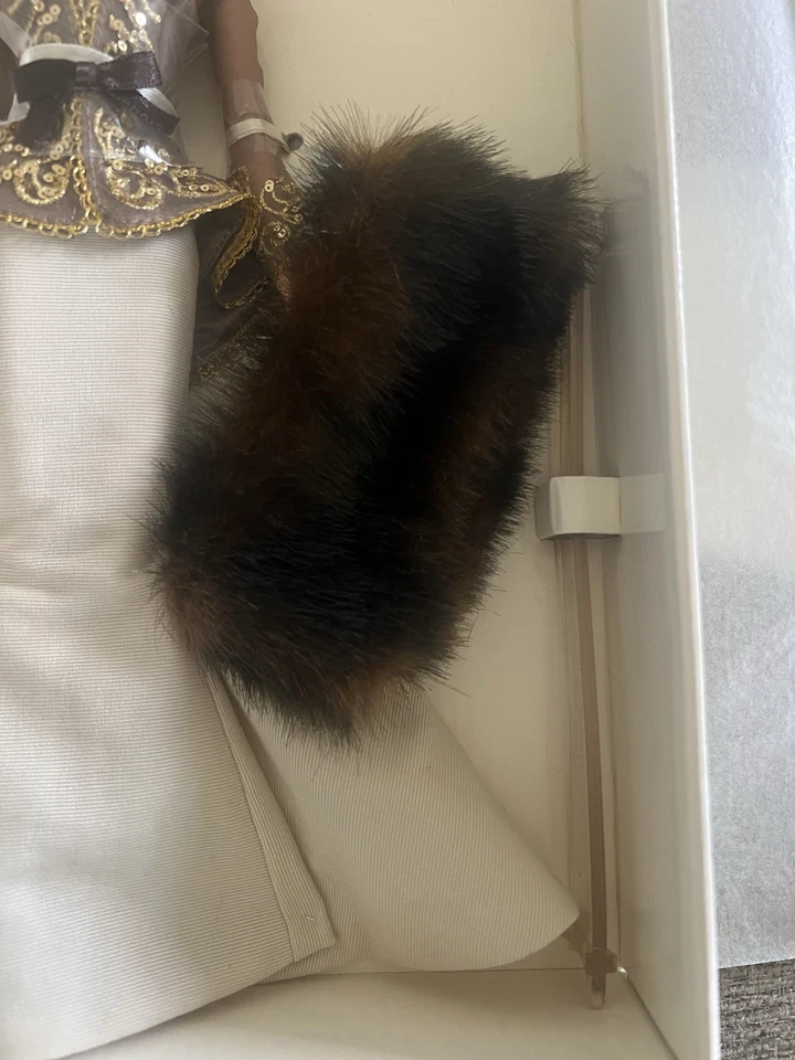 Capucine Silkstone Barbie Doll 2002 Mattel B0146 Fashion Model Collection - Image 2 of 4