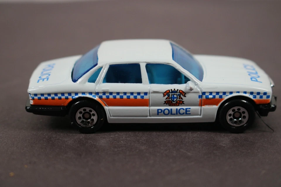 Vintage Matchbox 1991 Jaguar XJ6 Police Car 1:64 LQQK - Image 3 of 4