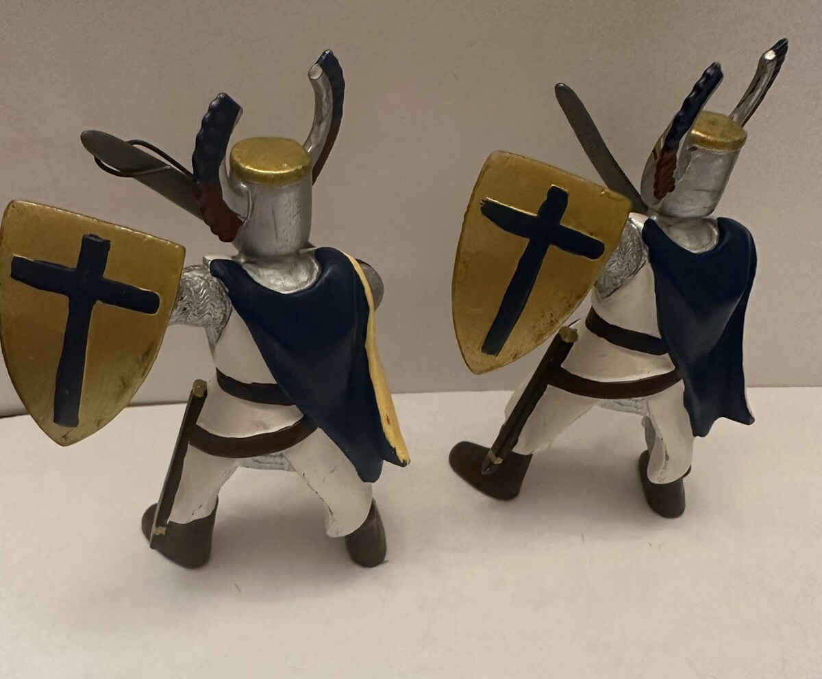 1999 Papo Knight RED & WHITE CRUSADER SOLDIER w/Sword Medieval 3.5" Figures