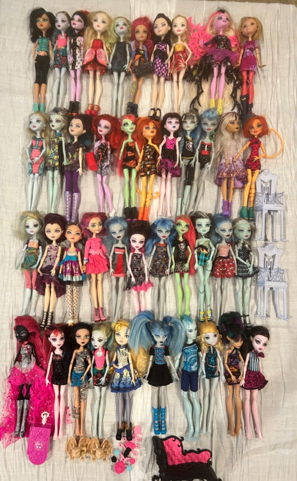 Huge Monster High Doll Lot of 42 Dolls w/ Clothes Shoes Accessories