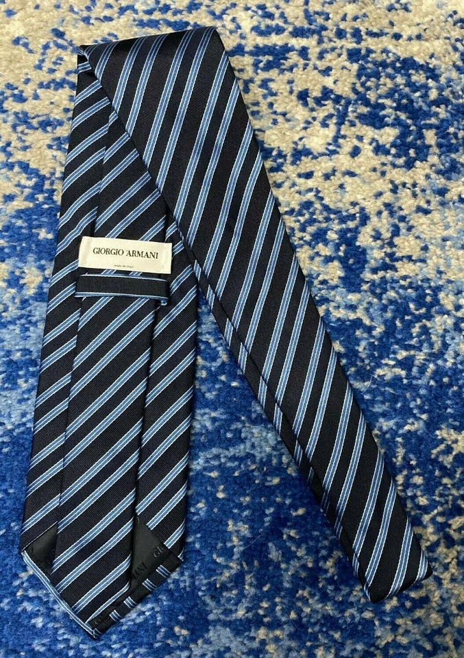 Corbata Giorgio Armani Azul Marino Rayas Sesgadas 100% Seda Hecha en Italia Foto 3 de 4