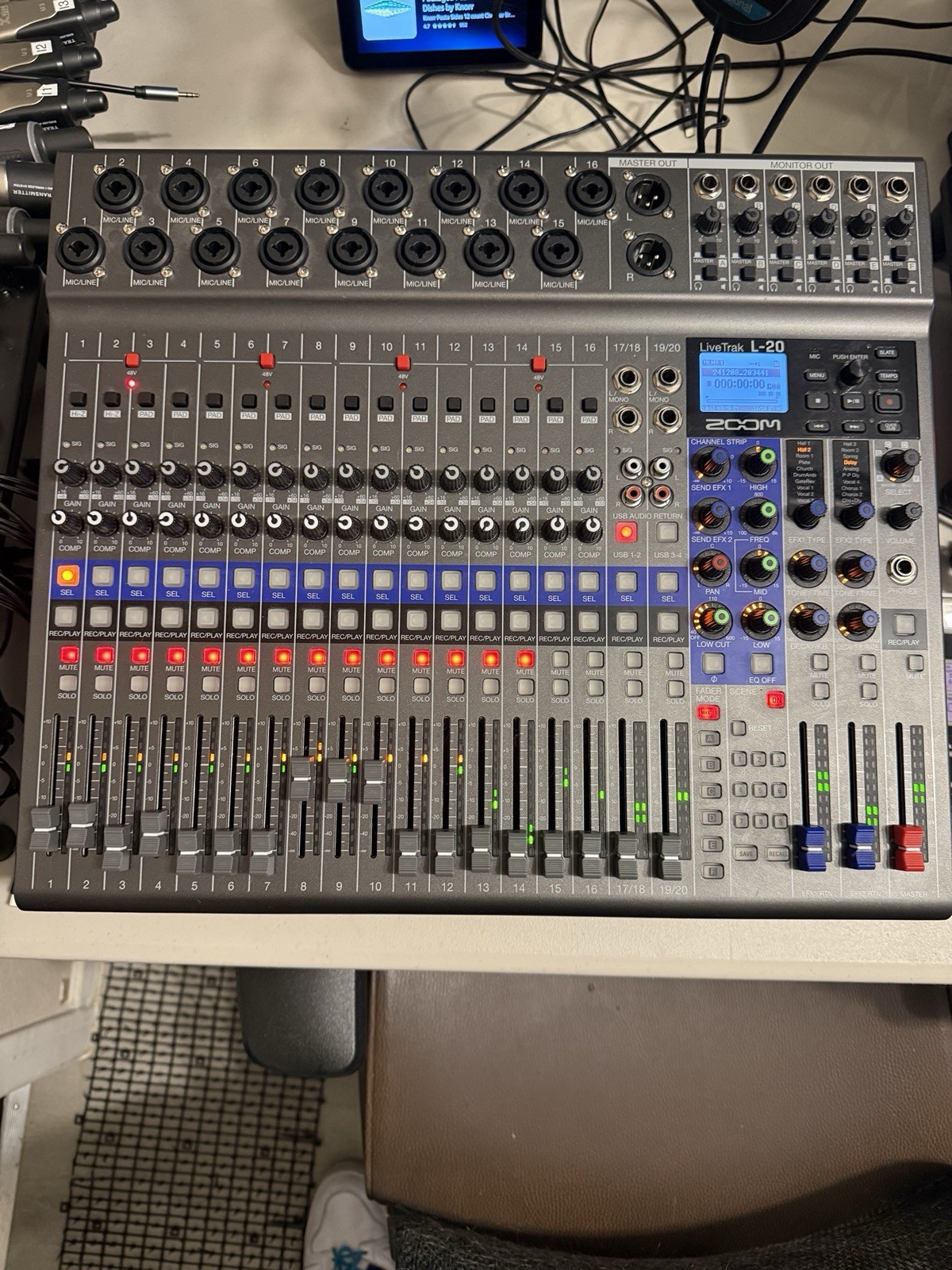 Zoom LiveTrak L-20 20-Channel Digital Mixer & Recorder - Excellent Condition