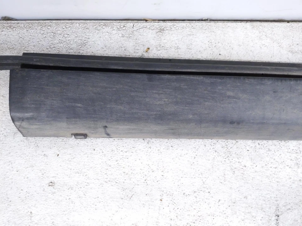 2018-2023 Chevrolet Traverse Front Passenger Side Rocker Molding *Broken Tab - Image 3 of 4