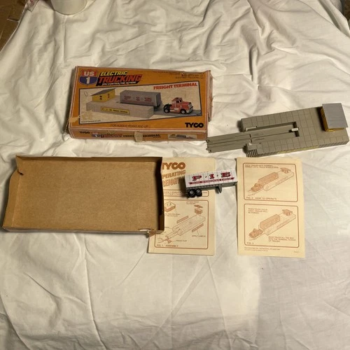 TYCO US 1 Electric TRUCKING P.I.E FREIGHT TERMINAL with Trailer 3430