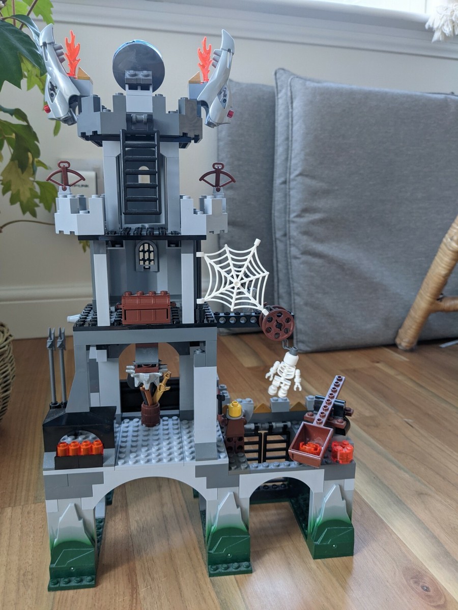 Lego Knight Kingdom 8823 Mistlands Tower with instructions 100