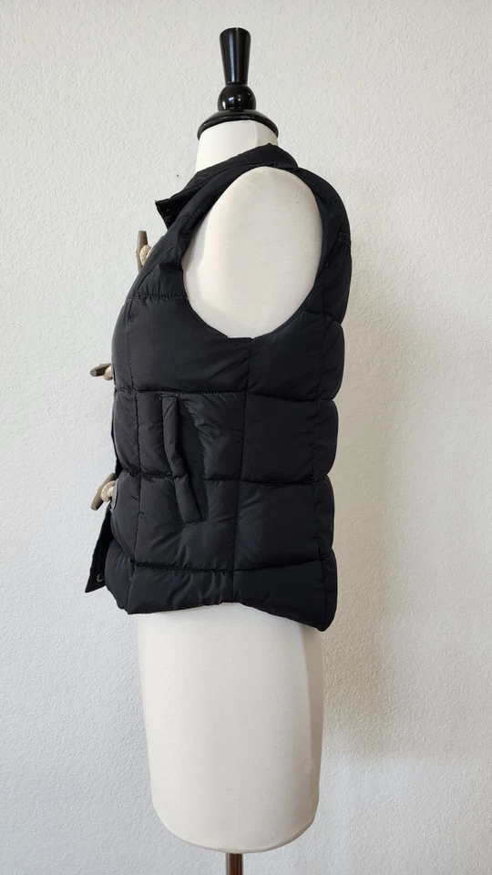 Chaleco acolchado Urban Outfitters talla pequeña XS negro invierno capa elegante Foto 3 de 4