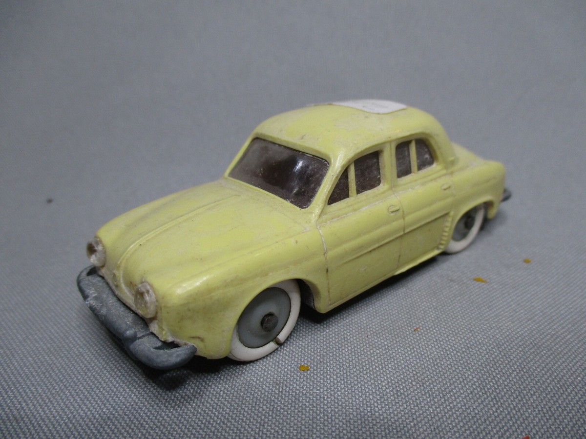 RENAULT DAUPHINE - 1:43 - IST Models DeAgostini Kultovni Auta CSSR 132