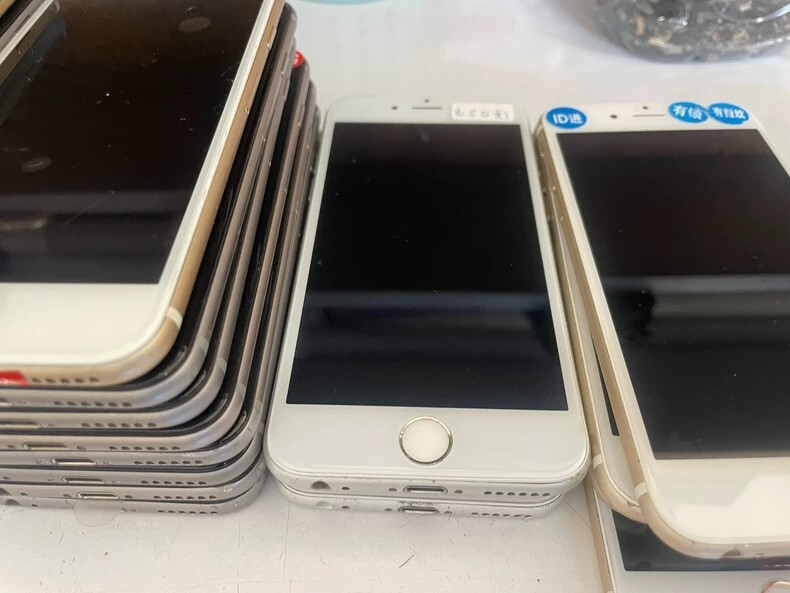 90%Ne w Apple iPhone 6/6S/6 PLUS/6S PLUS-16/32/64/128GB Multicolor