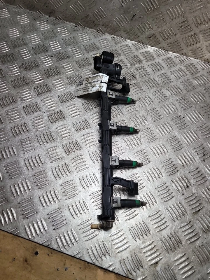 FORD FIESTA MK6 1.4 PETROL FXJA FUEL INJECTOR RAIL WITH INJECTORS VP5S6U-AB - Image 4 of 4