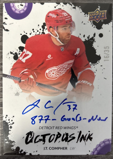 2025-26 Red Wings Centennial J.T. Compher Auto #OI-JC Octopus Tinte beschriftet /35