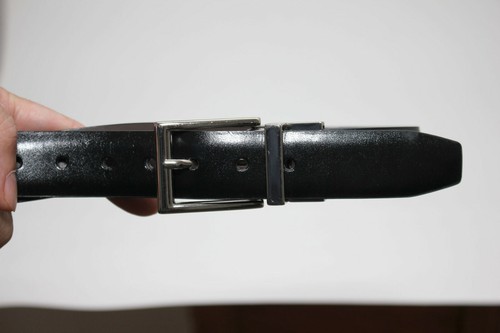 CHAPS Reversible Black/Brown Synthetic Leather Dress Belt - Size 26-28 - Picture 3 of 9