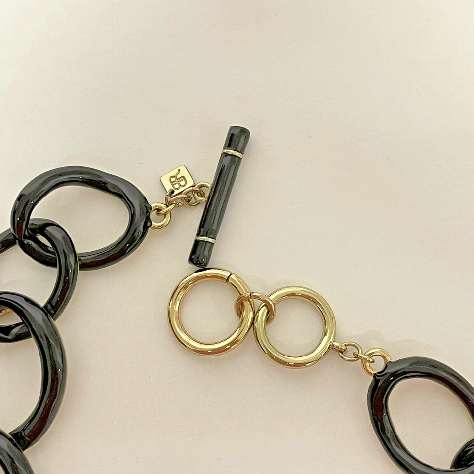 Colar Banana Republic assinado link muito grande tom dourado e esmalte preto 19" - Imagem 4 de 4